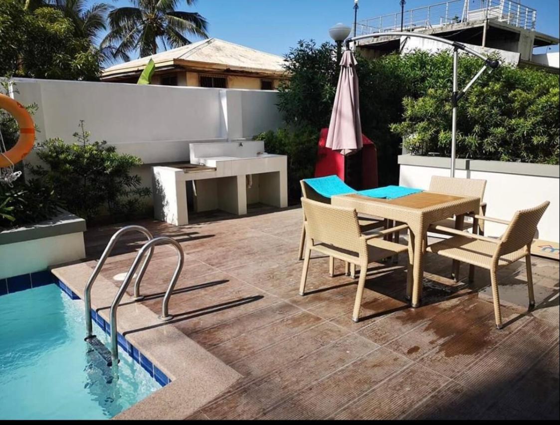 One Spatial Two Bedroom Condominium Unit With Pool And Gym Free Netflix And Wifi Iloilo City Exterior photo