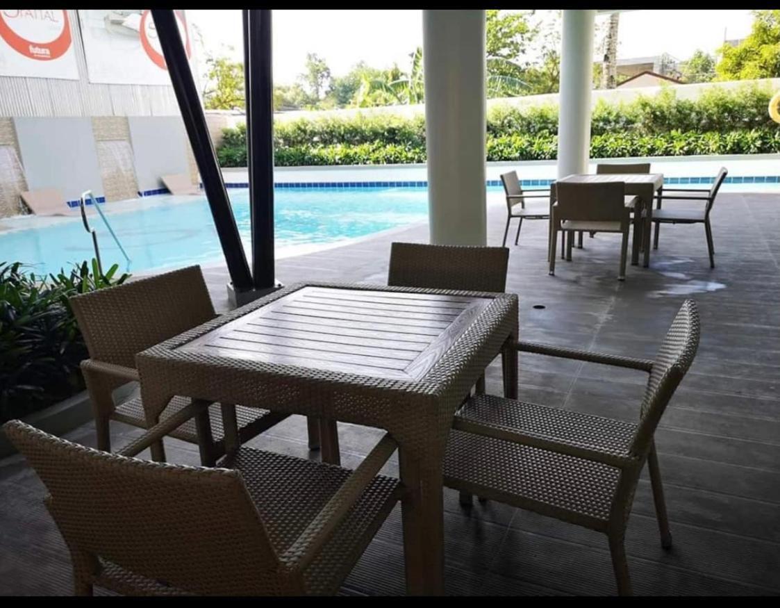 One Spatial Two Bedroom Condominium Unit With Pool And Gym Free Netflix And Wifi Iloilo City Exterior photo