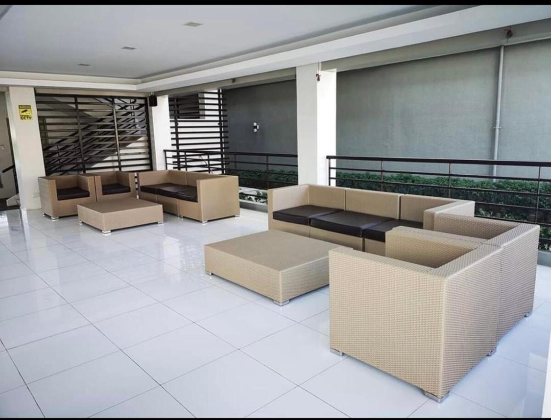 One Spatial Two Bedroom Condominium Unit With Pool And Gym Free Netflix And Wifi Iloilo City Exterior photo