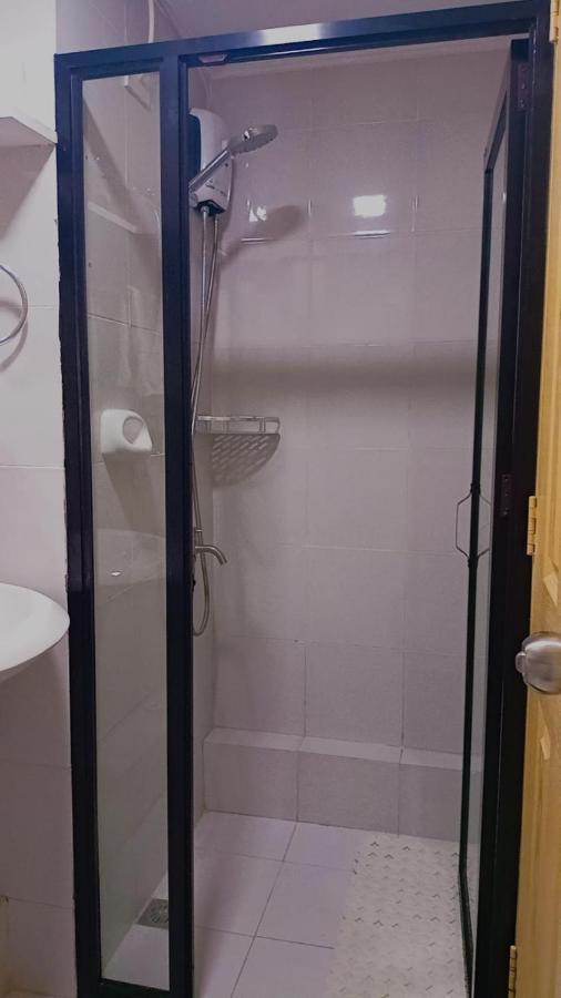 One Spatial Two Bedroom Condominium Unit With Pool And Gym Free Netflix And Wifi Iloilo City Exterior photo